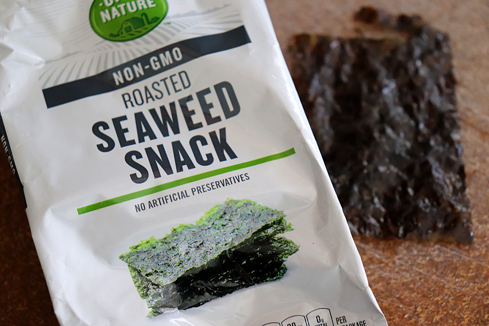 Crushed roasted seaweed