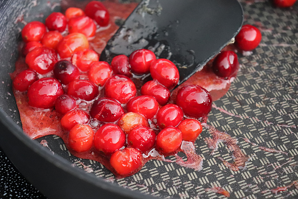 Cooking the cranberries